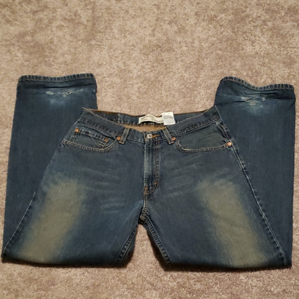 Relaxed Levis - Picture 4 of 8